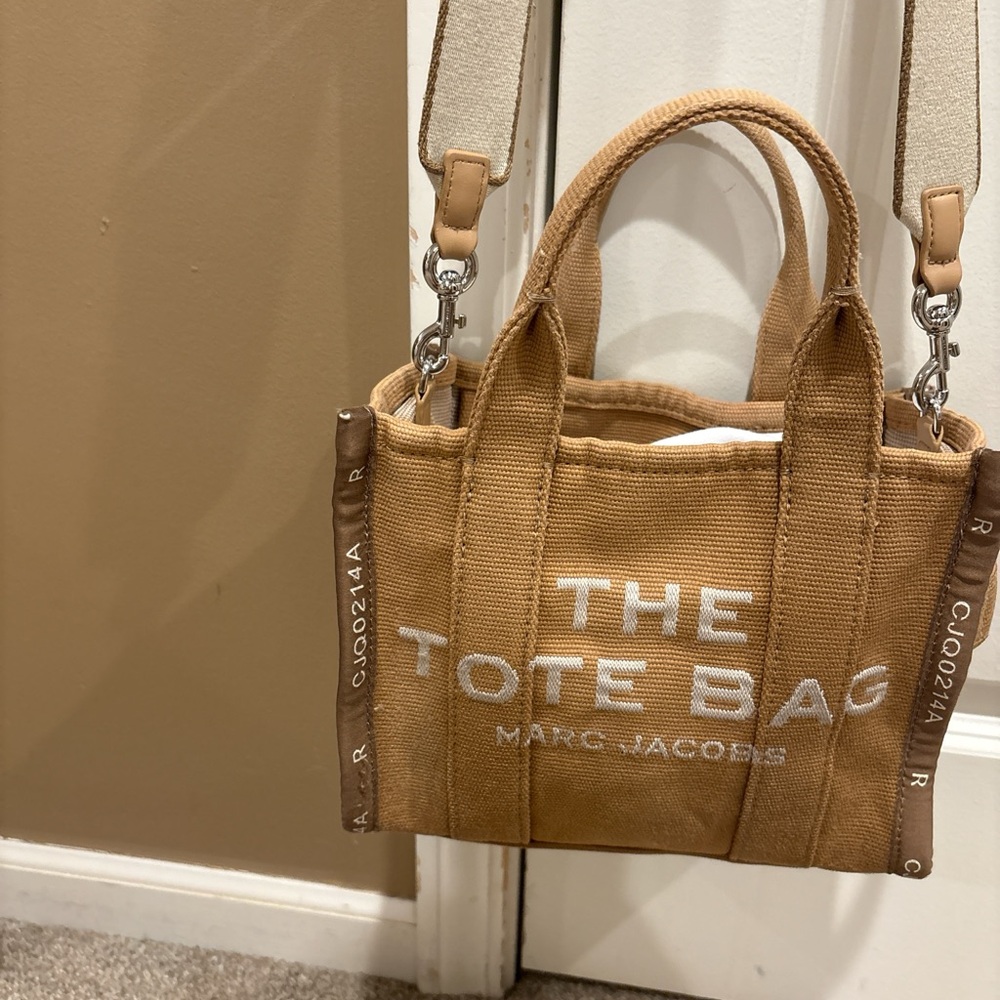 Marc Jacobs Tan Canvas Tote Bag - Picture 2 of 8